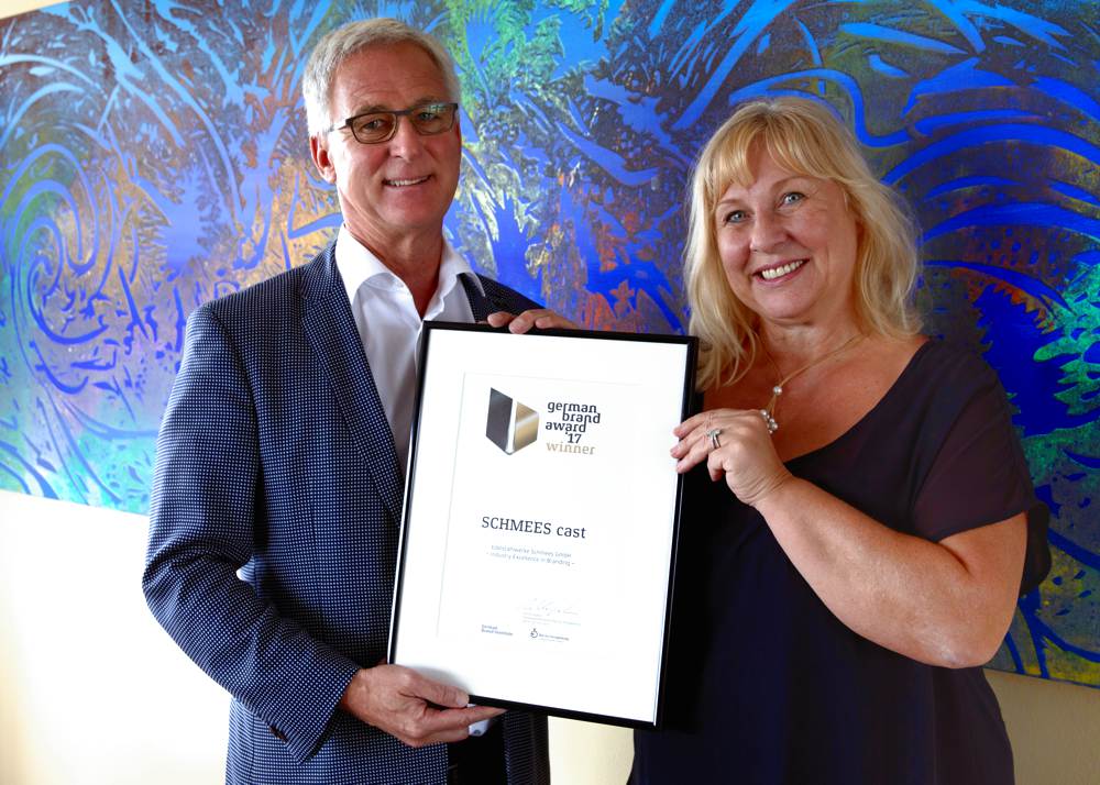 Carla und Clemens Schmees mit der Auszeichnung des German Brand Award Carla und Clemens Schmees mit der Auszeichnung des German Brand Award