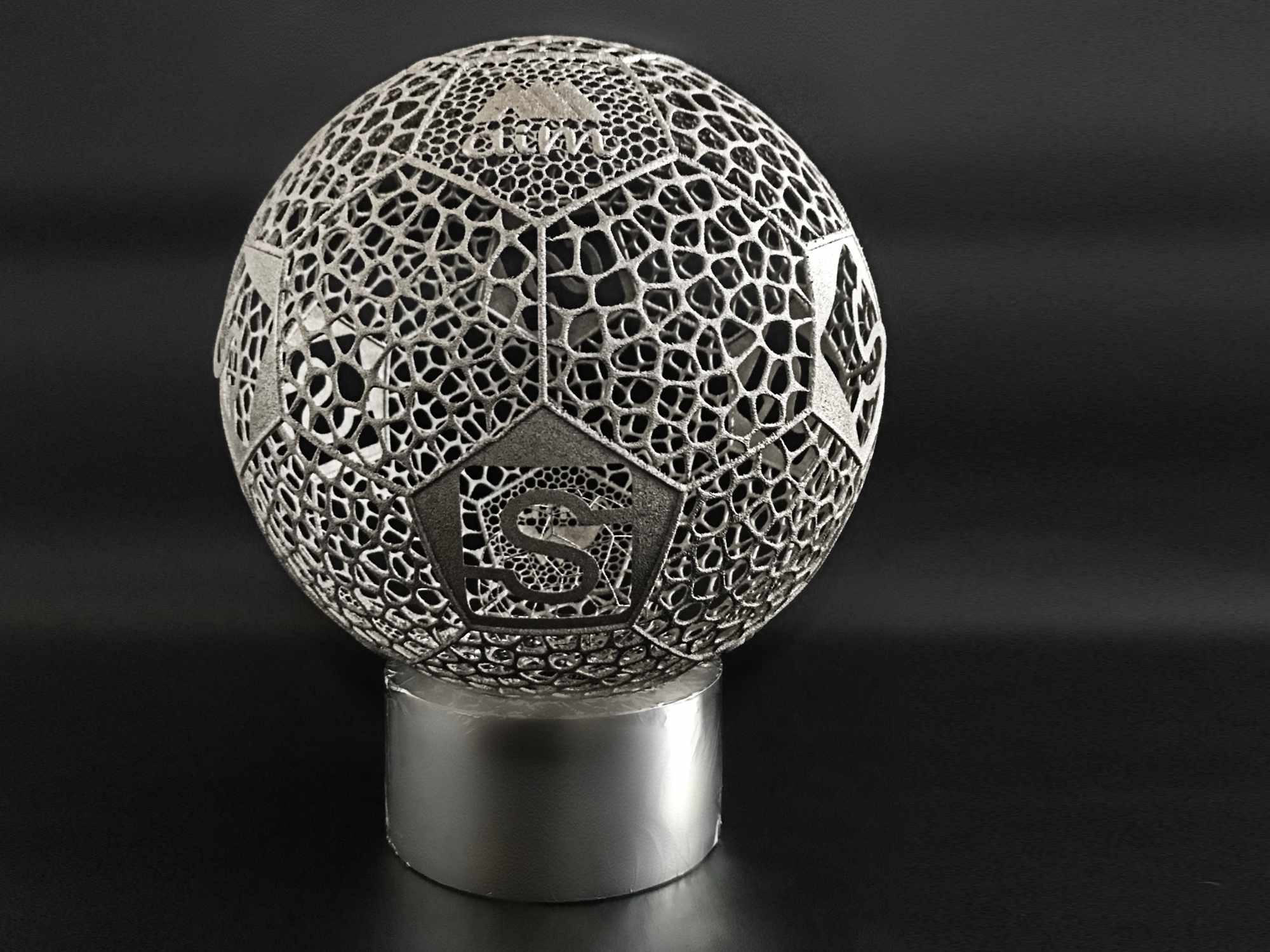 3D Metalldruck biometrischer Fussball Aim Achema